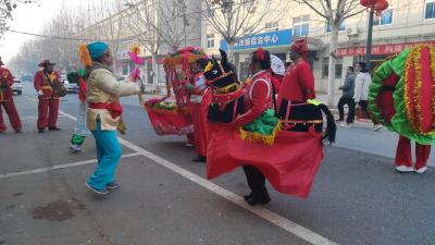 黄龙镇：船儿晃毛驴跳 声声锣鼓庆新年