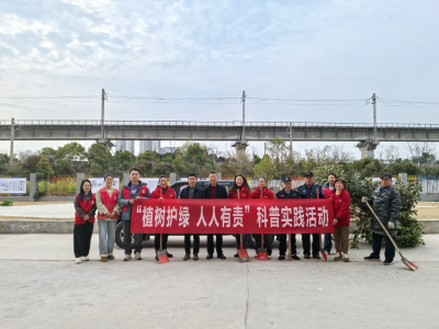 东升社区：植树护绿 人人有责
