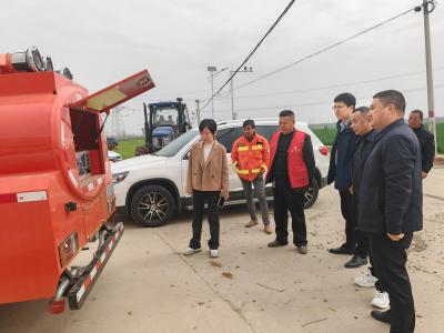 张家集镇：人大代表视察春季森林防灭火工作