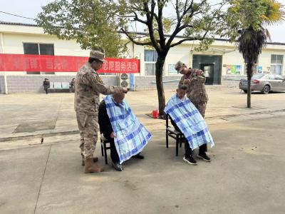 弘扬雷锋精神 彰显民兵担当