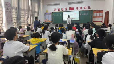 襄州七中举办“六年级家长开放日”活动
