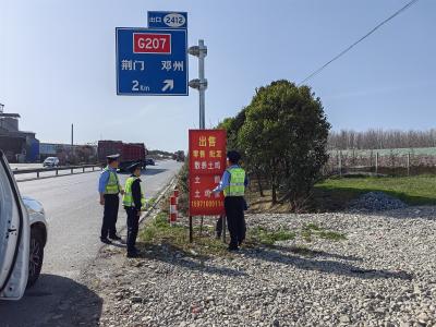 襄州交通运输综合执法大队持续开展路域环境整治