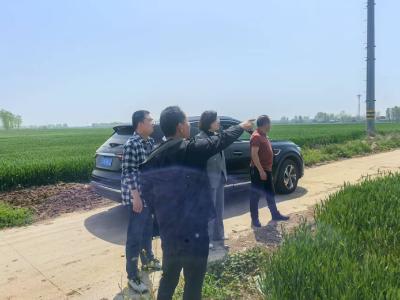 程河镇：干群齐上阵 全力抗旱保丰收