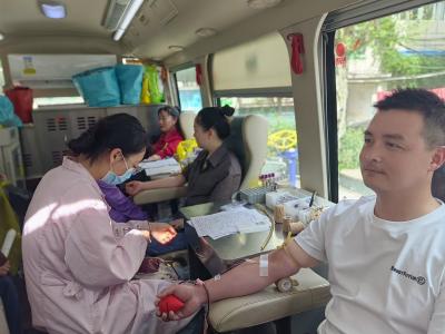 热血凝聚政协力量 委员献血彰显担当