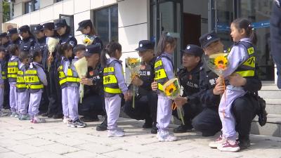 萌娃进警营 体验别样“警”彩