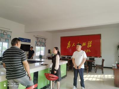 黄龙镇：检查干部值班值守 确保服务提质增效
