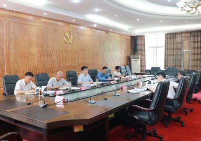 刘明锋主持召开区委常委会会议