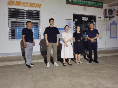 黄龙镇：代表禁烧夜巡队 防火防盗保安全