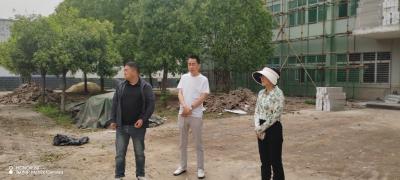 张家集镇人大视察美丽乡村示范片项目建设