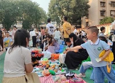 “六一”儿童节来临  “小‘老板’ 大‘乐趣’跳蚤市场”开集啦！