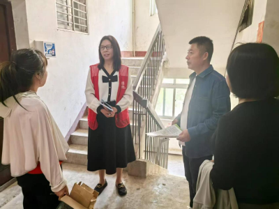 东升社区开展“统战理论政策进家门”宣传活动