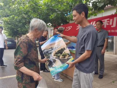 黄龙镇：开展治沙宣传 保护生态家园