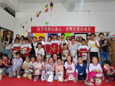 朱集镇：书香童趣庆“六一”  暖心关爱伴成长
