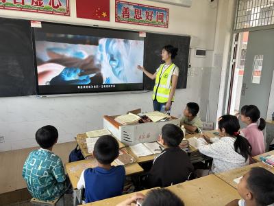 程河镇开展“虎门销烟日”禁毒宣传进校园活动