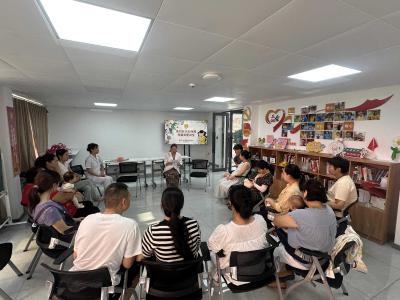 襄州区妇幼保健院走进光彩商圈红色驿站为妈妈们“划重点”  