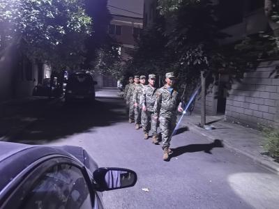 区人武部组织浩然街道民兵开展“护三夏 保平安”夜间巡逻