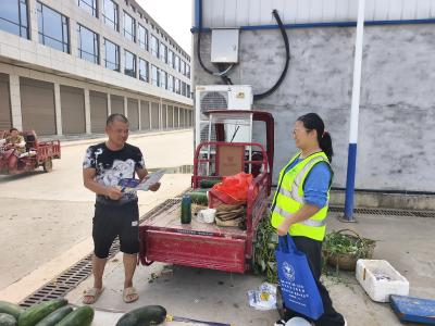 黄龙镇：禁毒宣传“接地气” 守护群众“菜篮子”安全