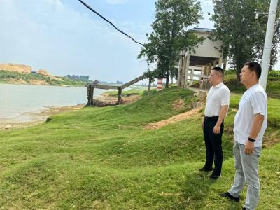 程河镇：筑牢防汛安全堤 人大代表在行动