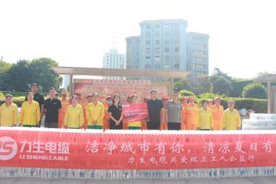 襄州：社会各界踊跃关爱环卫工人
