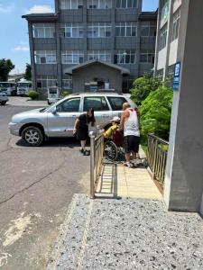38℃灼心路，她为老人暖心服务送清凉