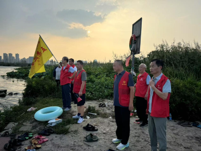 张湾街道关工委深入社区开展防溺水工作专项督查