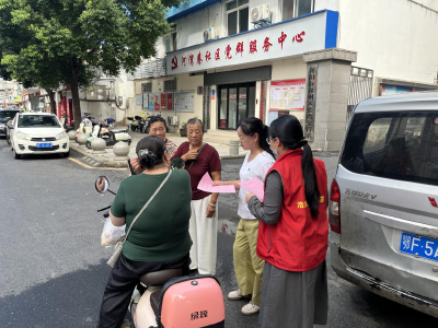 张湾街道人大工委联合社区开展综治普法宣传活动