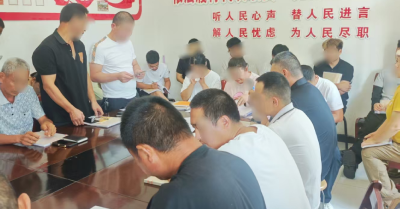 以爱国教育重塑信念 用公益行动清洁家园