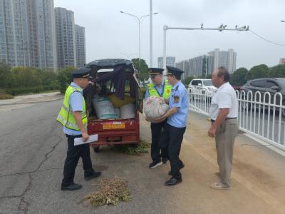 襄州交通执法大队开展公路打场晒粮专项整治行动