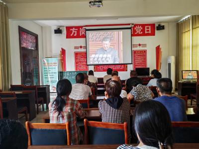 黄龙镇组织观看纪念中国人民抗日战争暨世界反法西斯战争胜利80周年大会