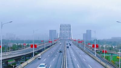 迎国庆 3000面国旗扮靓襄州