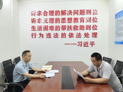 黄集镇人大代表主动接待来访群众  及时回应群众关切