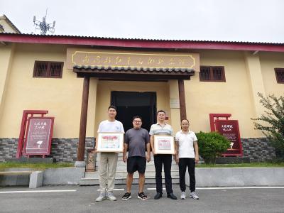 收藏家捐赠烈士证  助力黄龙镇红色文化传承