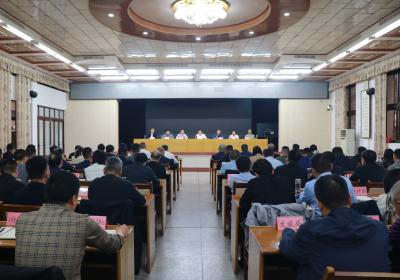 区委深入贯彻中央八项规定精神学习教育工作专班（扩大）会议召开