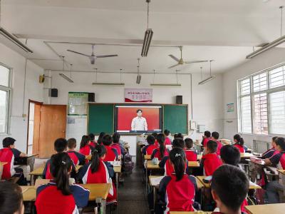红星小学组织观看“弘扬伟大抗战精神 做光荣自豪中国人”抗战思政大课