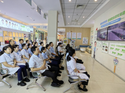 襄州爱尔眼科医院组织收看纪念中国人民抗日战争暨世界反法西斯战争胜利80周年大会