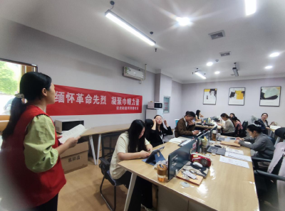 河湾巷社区“巾帼红大宣讲”：缅怀革命先烈 凝聚巾帼力量