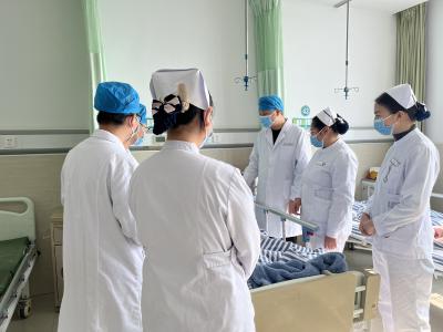 皮瓣术巧筑“新生”！压疮女孩在“病床课桌”上重拾希望