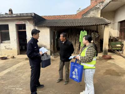 双沟镇：禁毒宣传进村入户  签订承诺书筑牢防线