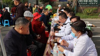 银龄向党  情暖重阳