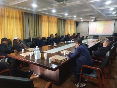 银发映初心 余晖照支点—— 襄州区交通运输局开展退休干部主题党日活动