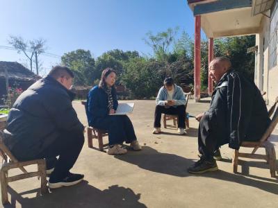 进村入户做宣传 医保政策暖人心 