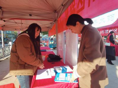 襄阳襄州：“金秋招聘月”送岗到家 500余群众家门口择业