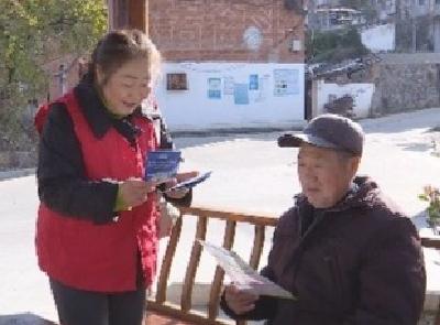 “银发红马甲”成为“好帮手”