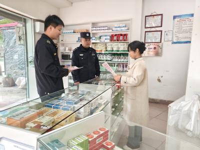 张家集镇多部门联合开展禁种铲毒巡查宣传活动