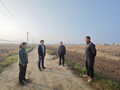 程河镇：人大代表沉一线 助农秋播暖田间