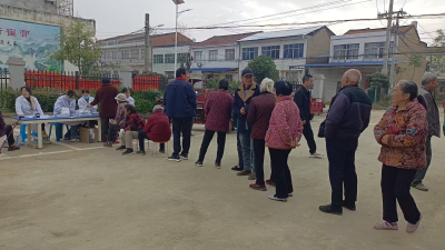 程河镇卫生院开展2025年老年人免费体检活动