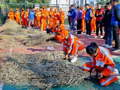 襄州：趣味运动会给环卫工人“减压”