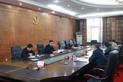 崔长领主持召开区委常委会会议