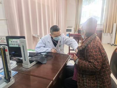 “讲好卫健故事、展现卫健风采、弘扬卫健精神”——古驿镇中心卫生院周攀：以医者仁心托举生命 用真情守护点亮信任