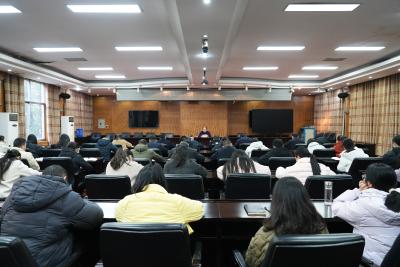学习贯彻党的二十届四中全会精神区委宣讲团报告会在区委组织部举行